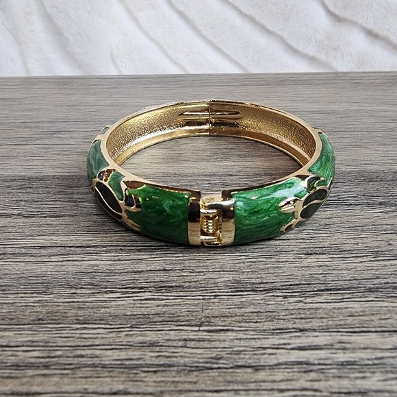 NWOT Bangle designed in Hawaii - Picture 4 of 5